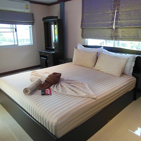 Boomerang Guesthouse And Bar Pattaya Exteriör bild