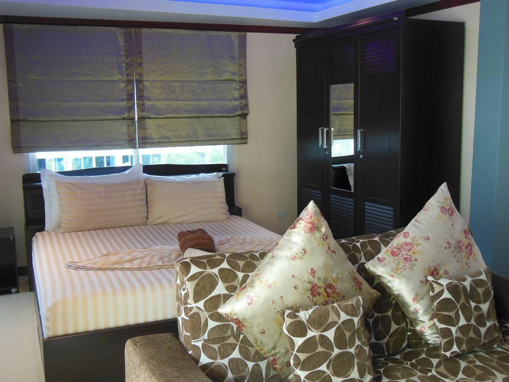 Boomerang Guesthouse And Bar Pattaya Exteriör bild