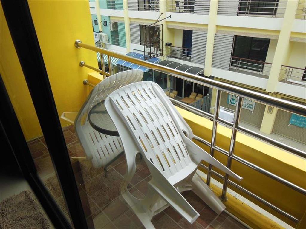 Boomerang Guesthouse And Bar Pattaya Exteriör bild