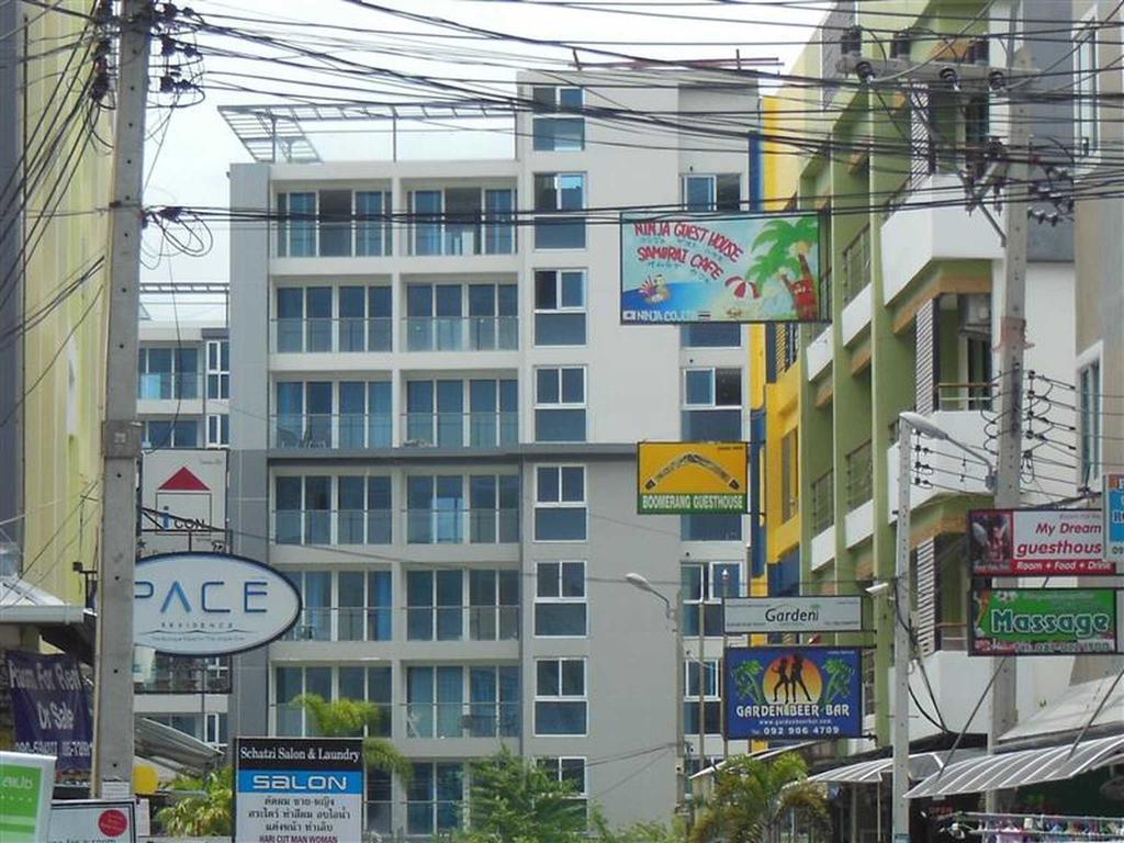 Boomerang Guesthouse And Bar Pattaya Exteriör bild