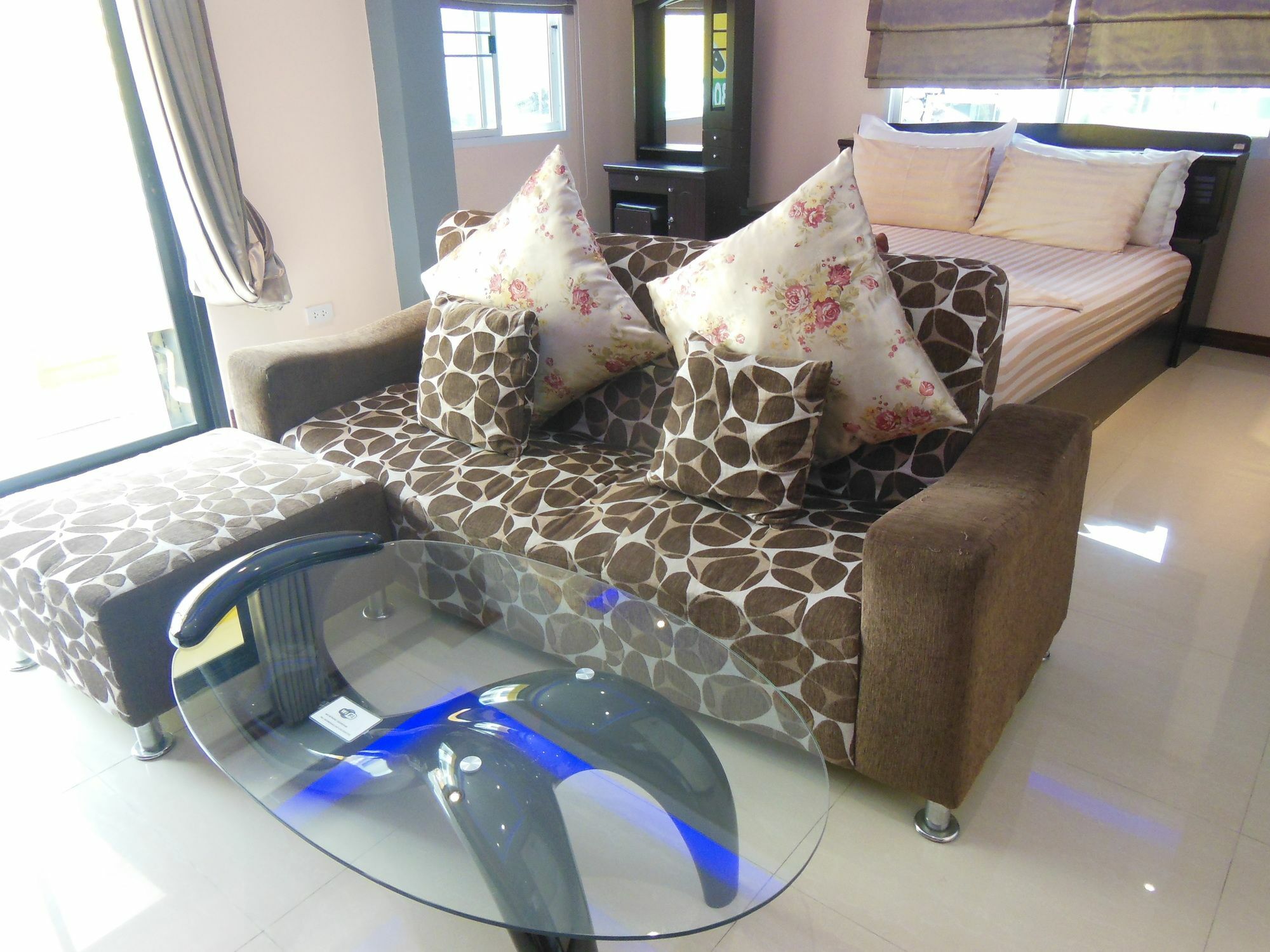 Boomerang Guesthouse And Bar Pattaya Exteriör bild