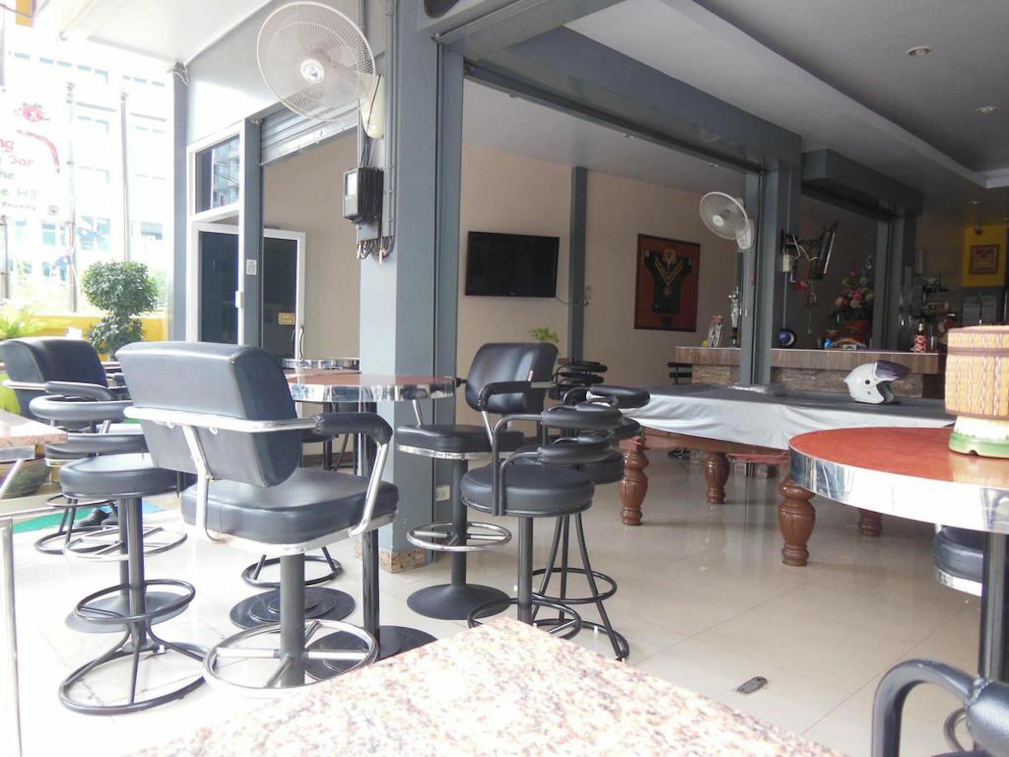 Boomerang Guesthouse And Bar Pattaya Exteriör bild